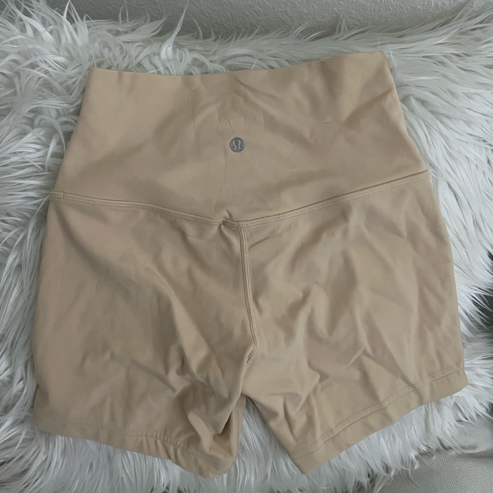 Lululemon Prosecco Hemmed Align Shorts